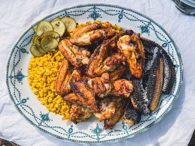 How to use spent corn cobs as a flavouring for barbecued chicken wings – recipe