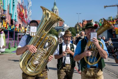 Oktoberfest is almost open. Beer lovers are lining up in Munich ahead of the ceremonial keg-tapping