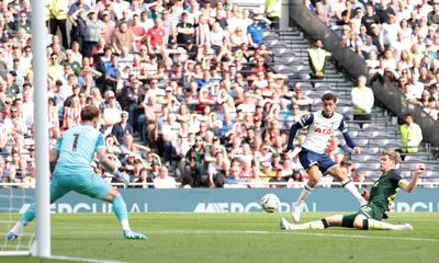 Solanke and Johnson ease Tottenham worries in comeback win over Brentford