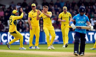 Alex Carey and Mitchell Starc leave sloppy England on brink of series defeat