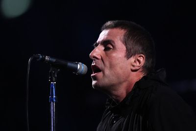 Liam Gallagher performs to star-studded crowd as Joshua-Dubois fight approaches