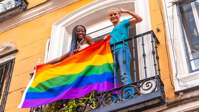 Neighbor Goes Above And Beyond To Break A Same-Sex Couple Up, Starts A War He Can’t Win