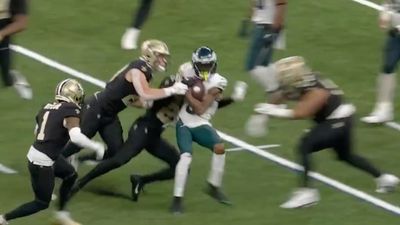 Eagles' DeVonta Smith Knocked Out of Game With Concussion After Big Hit