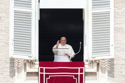 Pope cancels his audiences due to slight illness days before a new trip