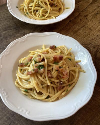 Rachel Roddy’s recipe for spaghetti alla carbonara like it’s 1979