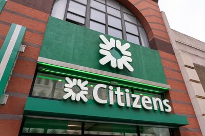 Is Citizens Financial Group Stock Outperforming the S&P 500?