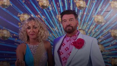 Strictly's Nick Knowles gives injury detail after being pictured wearing a sling