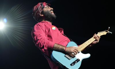 Arijit Singh review – Indian superstar’s four-hour marathon holds audience rapt