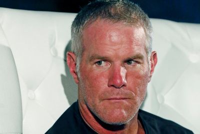 Retired NFL quarterback Brett Favre says he has Parkinson's disease