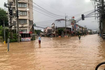 Downtown Chiang Mai flooded as Ping River overflows