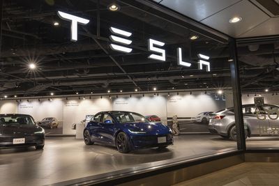 Analyst resets Tesla stock price target ahead of Q3 deliveries