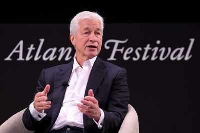 Jamie Dimon wants to see wellness, nutrition and saving money added to America's high school curriculum