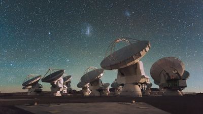 Atacama Large Millimeter/submillimeter Array (ALMA) radio telescope: How it works and top discoveries