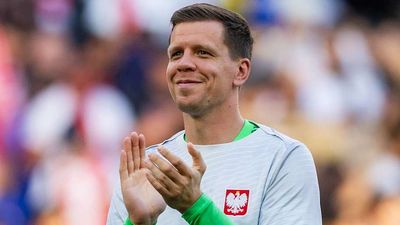 Barcelona Signing Wojciech Szczesny Out of Retirement, per Report