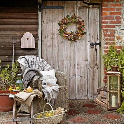 The best plants to forage for a stunning autumn wreath, according to a gardening expert