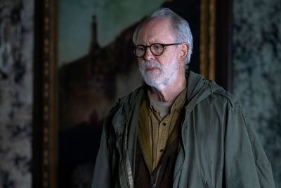 John Lithgow's mission in "The Old Man"