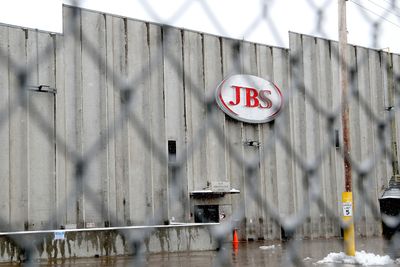 Union Demands Investigation into Exploitation of Haitian Migrants at JBS Meat Plant in Colorado