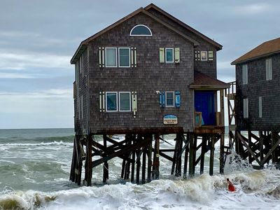 10 homes have collapsed into the Carolina surf. Their destruction was decades in the making