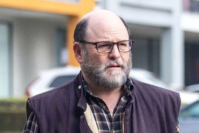 Seinfeld’s Jason Alexander Looks Unrecognizable With Trim Frame And Scruffy Beard