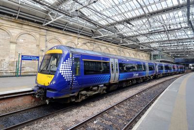 Train drivers to get pay rise as union accepts ScotRail pay offer