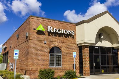 Is Regions Financial Stock Outperforming the Dow?
