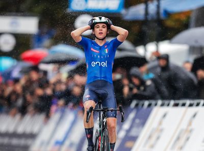 UCI Road World Championships: Lorenzo Finn solos to victory in junior men's road race