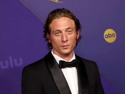 Jeremy Allen White seen kissing The Bear co-star weeks after last public outing with Rosalia