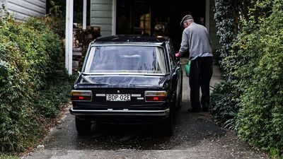 Guy Gets Revenge On Neighbor For His Parking “Crimes”, Leaves Him Scratching His Head For A Week