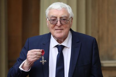 Snooker mourns ‘voice of the sport’ Clive Everton