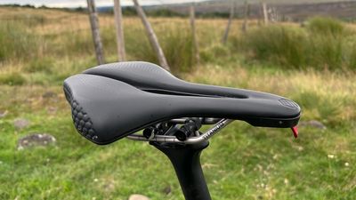 ERE Research Tenaci TT saddle review – a comfortable short saddle with a clever trick up its sleeve