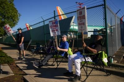 Boeing And Union To Resume Negotiations Amid Strike