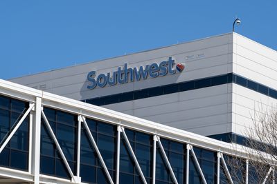Southwest Airlines Stock: Is LUV Underperforming the Industrials Sector?