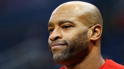 Vince Carter Visibly Emotional After Raptors Announce Plans to Retire His Jersey