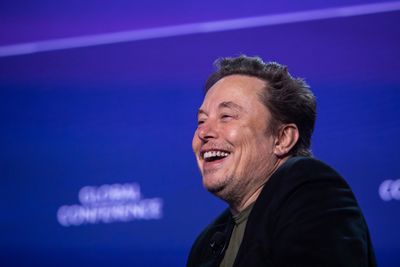 Musk boosts misinfo "superspreaders"