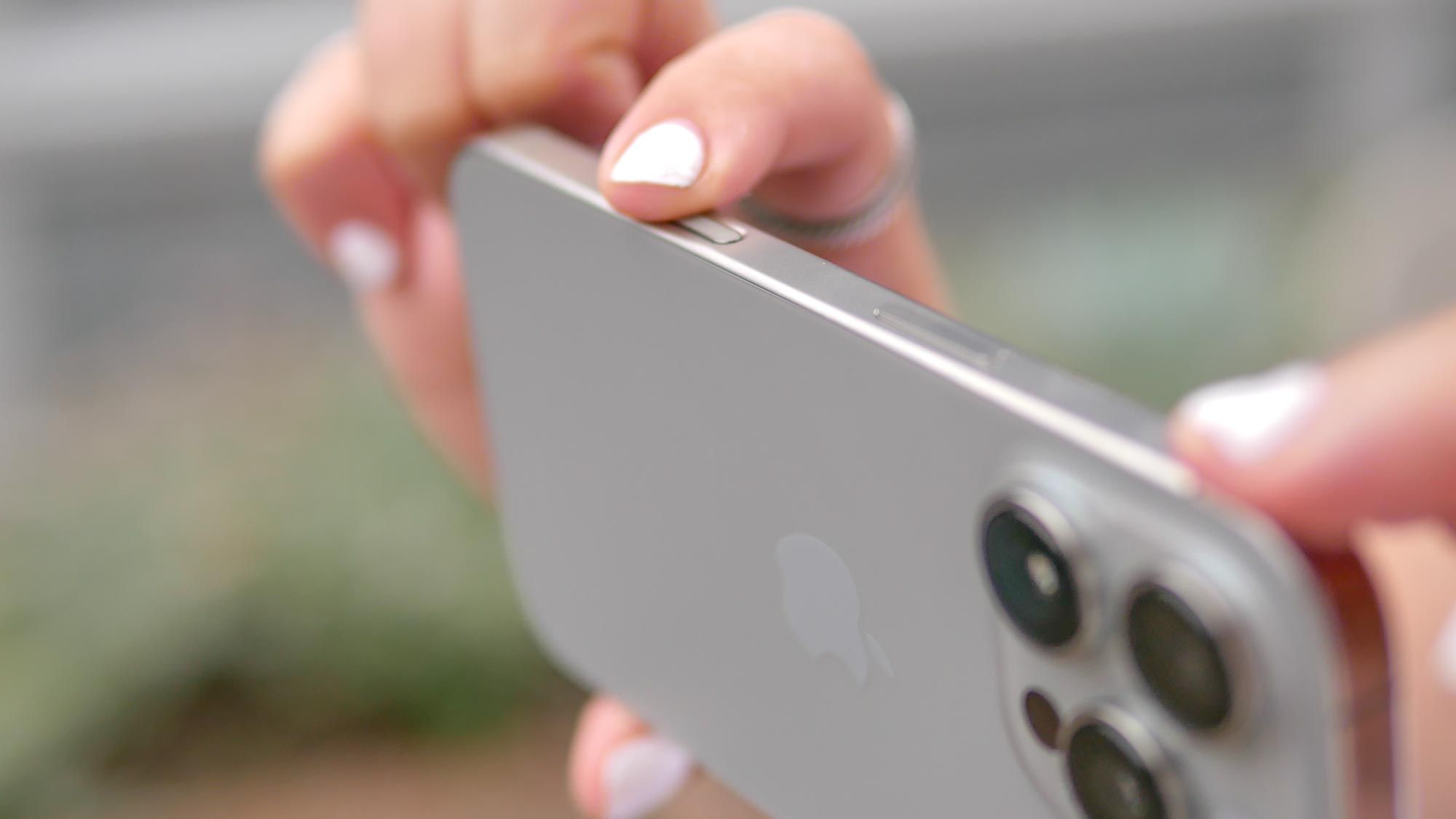How to use the iPhone 16 Camera Control button to…