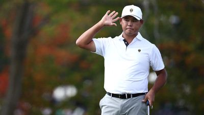 Si Woo Kim Emulates Tiger Woods With Outrageous Walk-In Putt At Presidents Cup