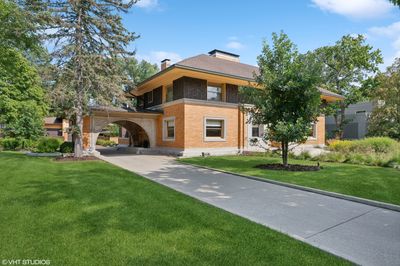 Frank Lloyd Wright's First Ever Prairie-Style Home Features the Coziest Looking "Inglenook"