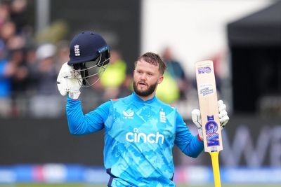 Australia need 310 runs to clinch series win over England after Ben Duckett ton