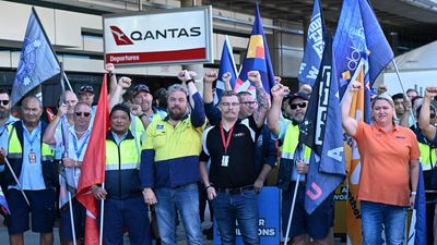 No flight pain as Qantas engineers continue to strike