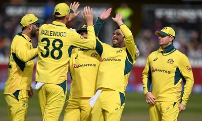 Australia beat misfiring England and the rain to seal ODI series victory in Bristol