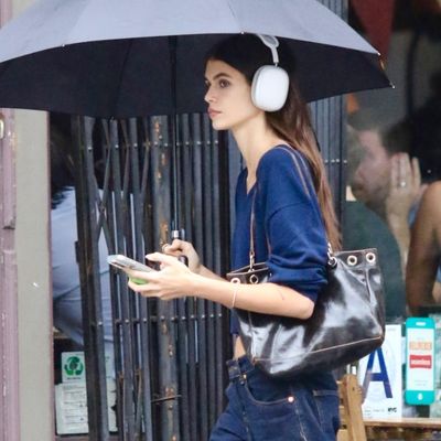 Kaia Gerber Pairs Baggy, Low-Rise Jeans With Her All-Time Favorite It Sneaker