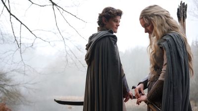 Elrond actor gives his take on the Galadriel kiss, as Rings of Power co-star has the perfect Star Wars comparison: "It's very Leia and Luke, if we're being honest"