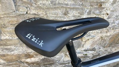 Fizik Tempo Aliante R5 saddle review – a wavey profile with a large pressure-relieving cut-out, but it won't be for everyone