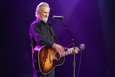 Barbra Streisand, Dolly Parton, Jimmy Webb and more stars pay tribute to Kris Kristofferson