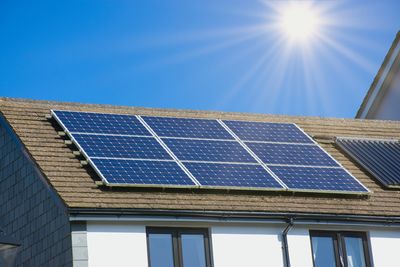 IRS Solar Tax Credit Payouts Soar as Scams Target Homeowners