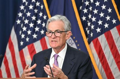 US Fed Chair Sees 'Further Disinflation' In Economy