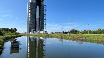 ULA rolls Vulcan Centaur rocket to pad ahead of 2nd-ever launch (photos)