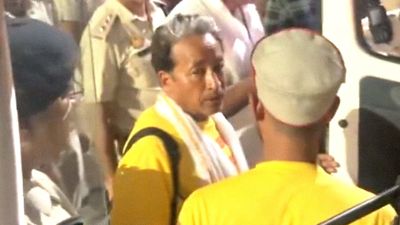 Sonam Wangchuk detained at Singhu: Did newspapers report or bury the story?