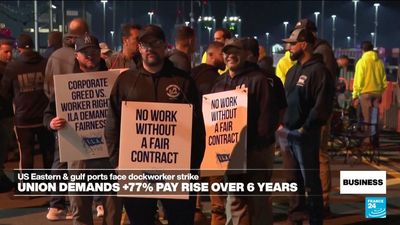 Dockworkers in US Eastern & Gulf ports go on strike over pay demands