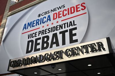 Ahead of VP Debate, Latinos Have a More Favorable Opinion of Tim Walz than of JD Vance, Poll Shows